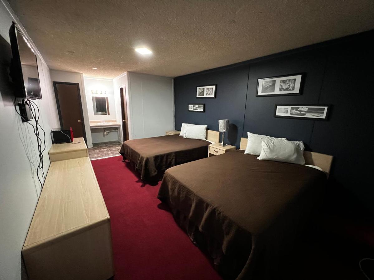 Country Club Inn Колби Экстерьер фото
